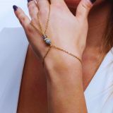 Chaine de mains double bague en acier inoxydable et perles naturelles